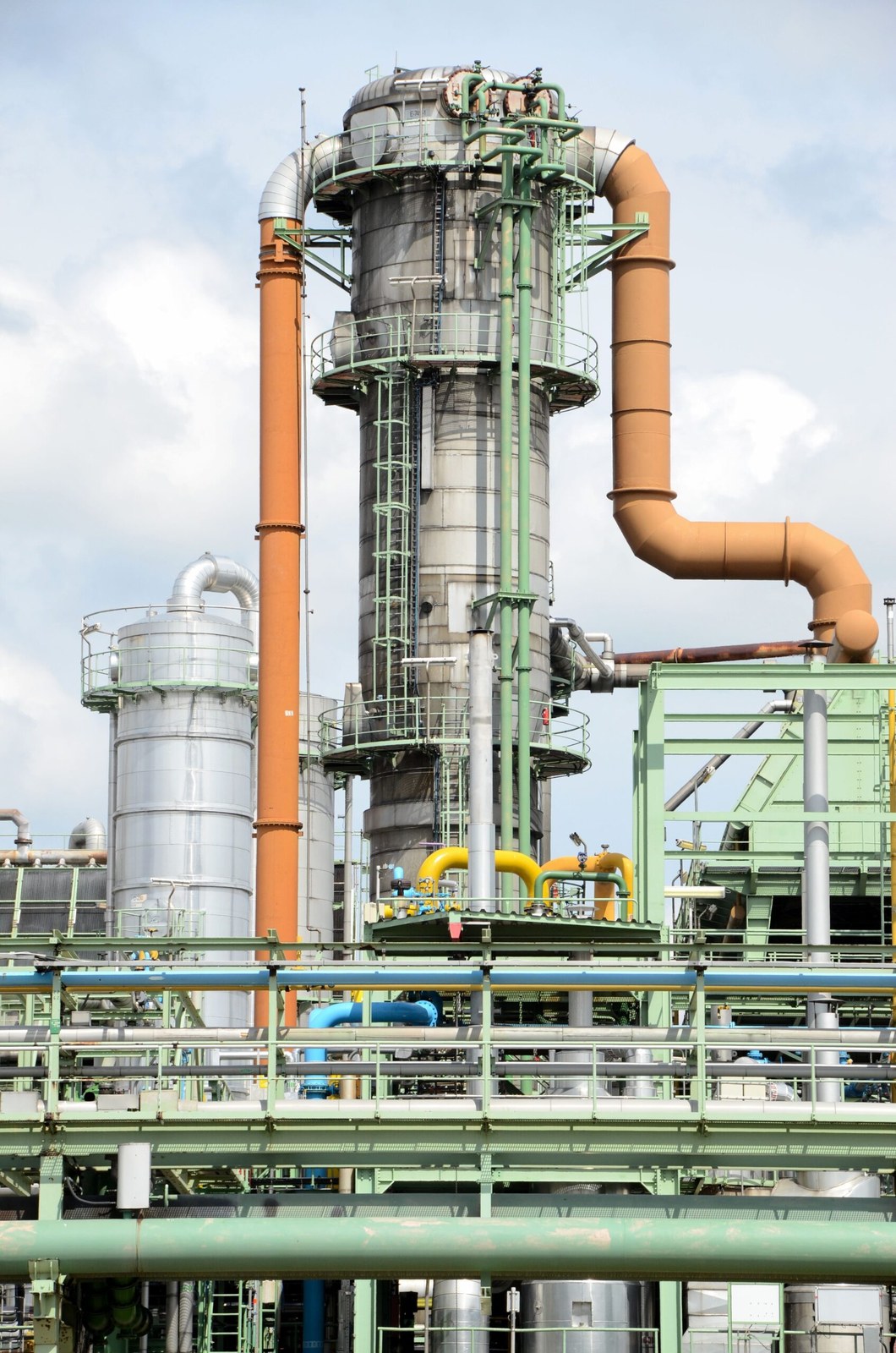 Vertical industrial process equipment