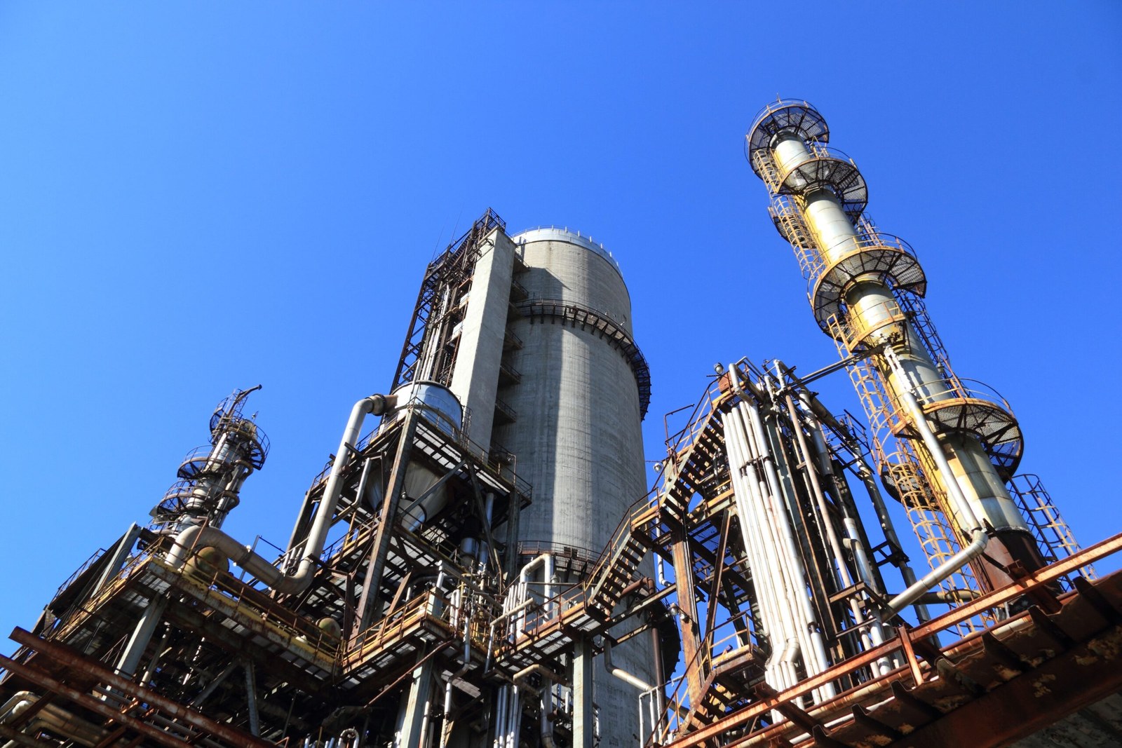 Process columns in an industrial plant